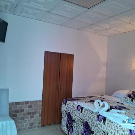 Hotel Kamelot Parque Central Quetzaltenango Zewnętrze zdjęcie