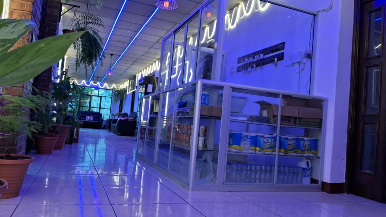 Hotel Kamelot Parque Central Quetzaltenango Zewnętrze zdjęcie