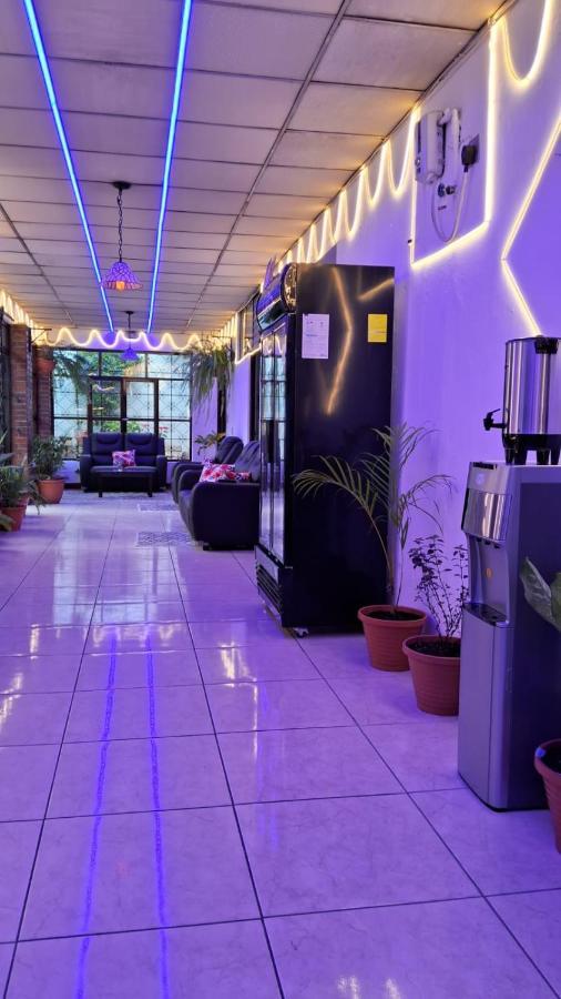 Hotel Kamelot Parque Central Quetzaltenango Zewnętrze zdjęcie