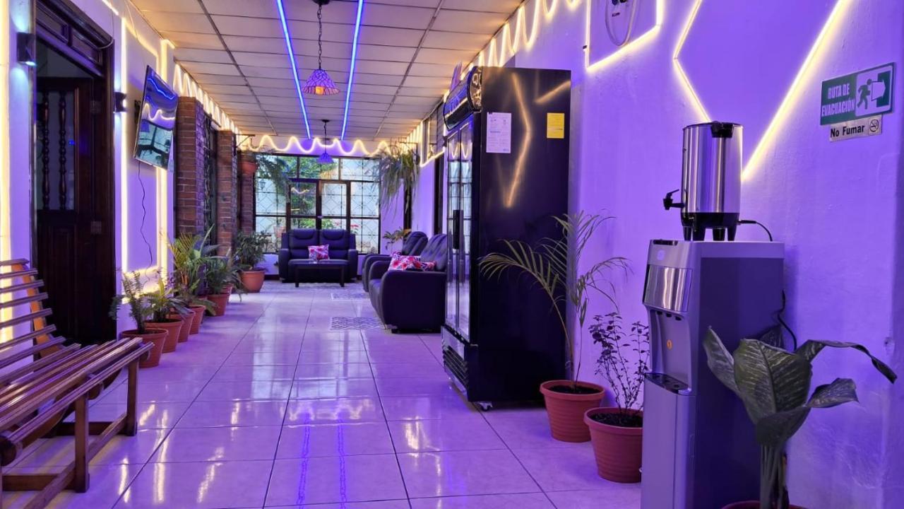 Hotel Kamelot Parque Central Quetzaltenango Zewnętrze zdjęcie