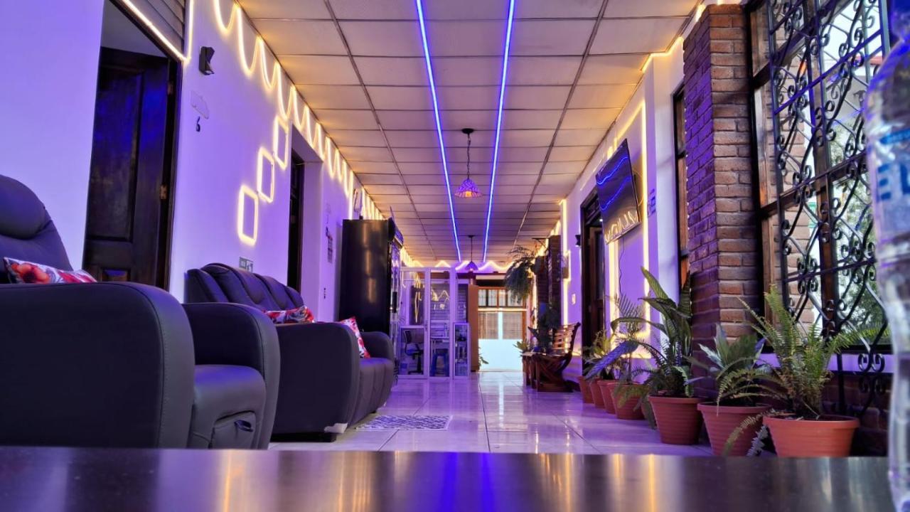 Hotel Kamelot Parque Central Quetzaltenango Zewnętrze zdjęcie
