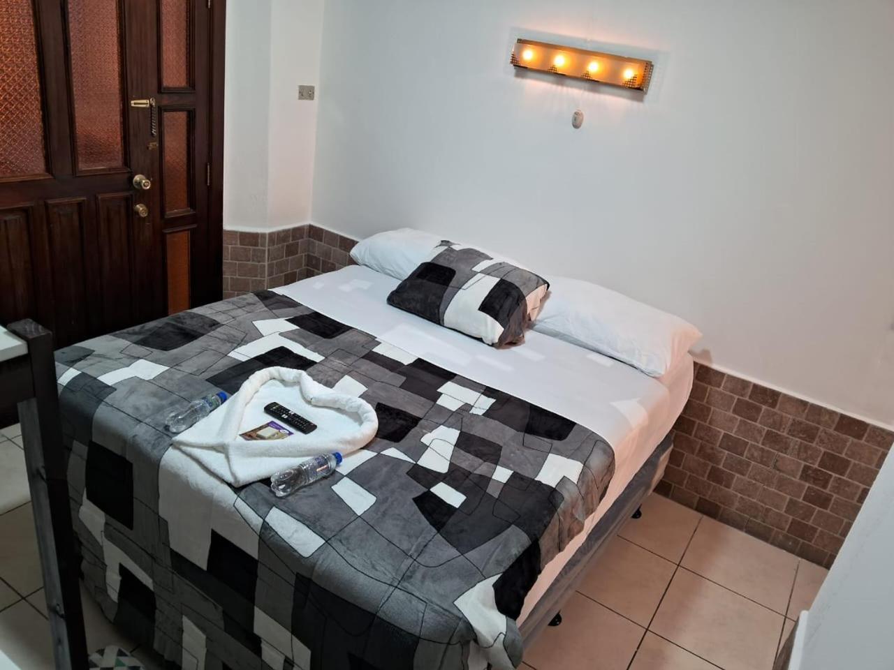 Hotel Kamelot Parque Central Quetzaltenango Zewnętrze zdjęcie