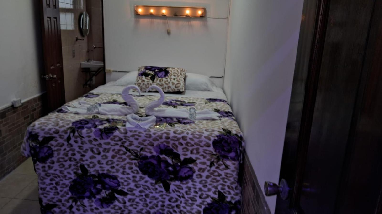 Hotel Kamelot Parque Central Quetzaltenango Zewnętrze zdjęcie