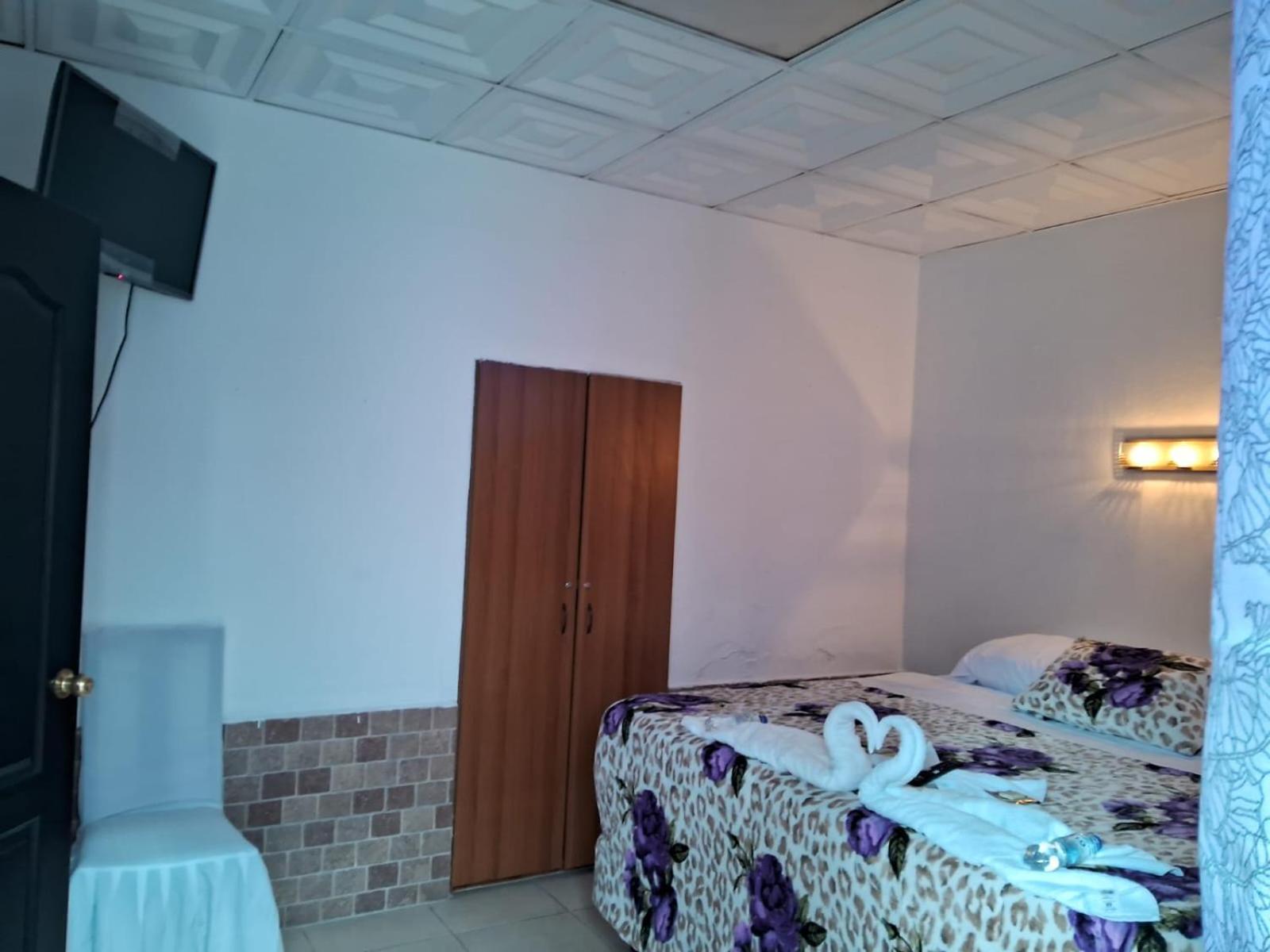 Hotel Kamelot Parque Central Quetzaltenango Zewnętrze zdjęcie
